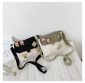 Détails des sacs en toile avec broderie de dessin animé et bandoulières réglables