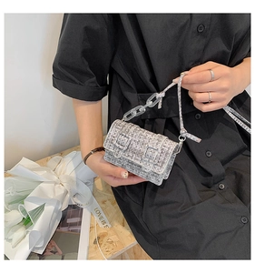 Détails du sac à main en tweed avec boucles rétro et bandoulière chaîne acrylique