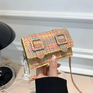Mini sac bandoulière en tweed tissé coloré pour femme avec chaîne acrylique et sangle