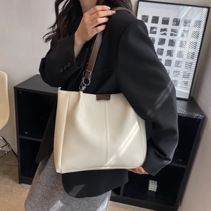 Large capacity white tote bag with brown straps for women's autumn winter commute wear