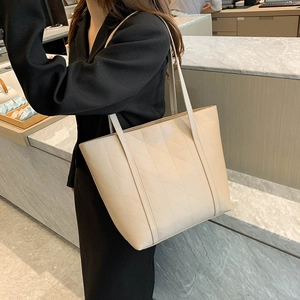 Retro large capacity milk white quilted tote bag with soft leather texture for women