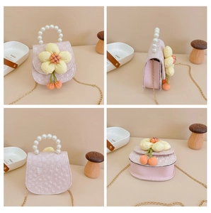 Vues détaillées du mini sac rose pour fille avec poignée en perles et fleur jaune