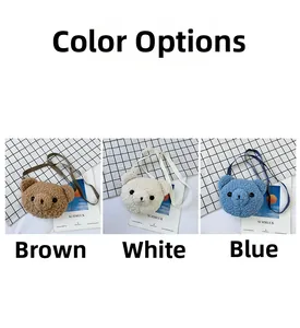 Mini sacs à bandoulière ours en peluche présentés en couleurs marron, blanc et bleu