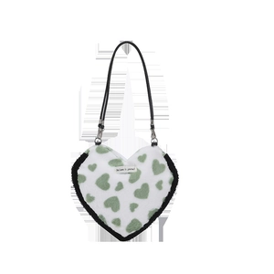 Sac à bandoulière cœur en peluche blanc avec motifs cœurs verts et sangle noire