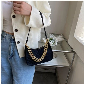Fashionable black hobo bag with V-quilted texture and elegant gold chain strap