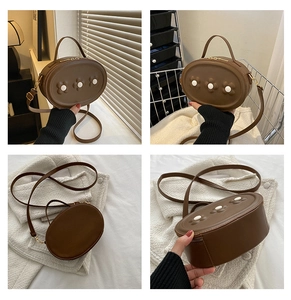 Détails d'un mini sac floral marron sous plusieurs angles avec des finitions dorées