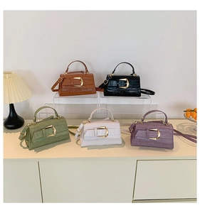 Sacs à main tendance avec relief crocodile en cinq couleurs et boucle dorée