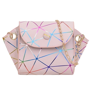 Pink geometric holographic chain crossbody bag for women with metallic triangle patterns