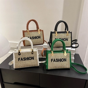 Sac à Main en Paille Tissée pour Femmes Broderie de Lettres Sac Bandoulière Sac de Plage d'Été Petit Sac Carré de Mode