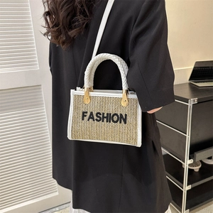 Sac fourre-tout en paille tissée avec poignées en cuir blanc et broderie noire