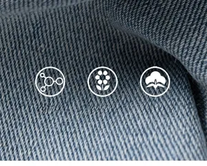 Vue macro du tissu denim doux montrant la texture sergée et la matière confortable
