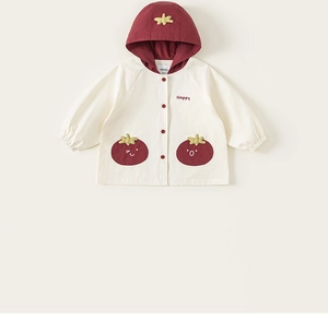 Détail du coupe-vent pour bébé fille avec poches tomate et broderie Happy sur le devant
