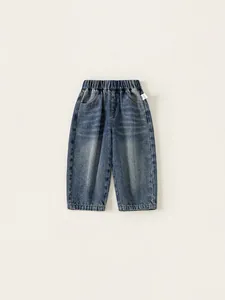 Jean bleu classique pour garçons avec taille élastique et finition en denim délavé