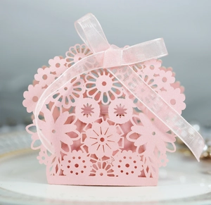 Laser Cut Hollow Floral Artificial Pearl Paper Candy Box With Satin Ribbon Elegant Wedding Party Gift Packaging Box Favors