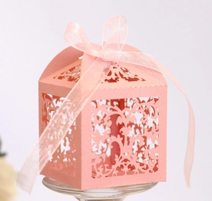 Laser Cut Hollow Wedding Candy Box European Vine Design Artificial Pearl Paper Gift Packaging Box With Ribbon For Party Celebration