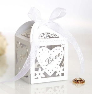 Wedding Candy Favor Box Love Heart Laser Cut Artificial Pearl Paper Hollow Gift Packaging With Ribbon For Party Event Decorations