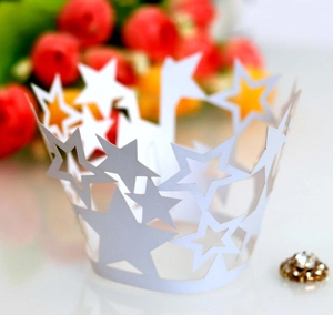 Moldes para cupcakes cortados con láser con estrellas blancas para decoración de bodas