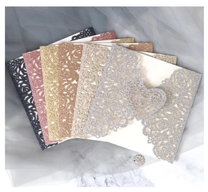 Invitations de la Saint-Valentin à paillettes découpées au laser avec motifs floraux divers
