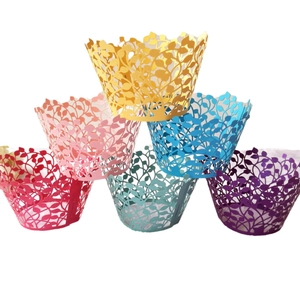 Pirottini per cupcake tagliati al laser con motivo a foglie in sei colori vivaci