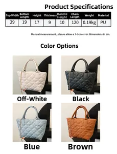 Infografica con dimensioni e opzioni di colore per la mini borsa tote trapuntata