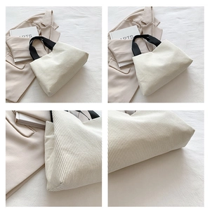 Vues détaillées d'un sac cabas en velours côtelé blanc crème avec sangles noires