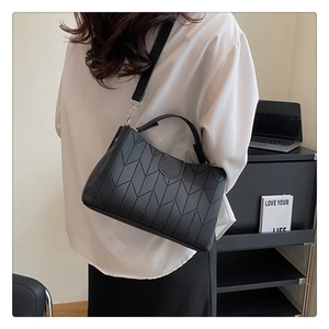 Detail of black quilted leather handbag with elegant V-shaped stitching for women