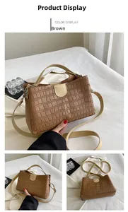 Vues détaillées du sac à main marron effet crocodile avec design patchwork beige élégant