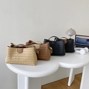 Sacs cabas minimalistes en cuir synthétique croco en quatre couleurs neutres pour bureau