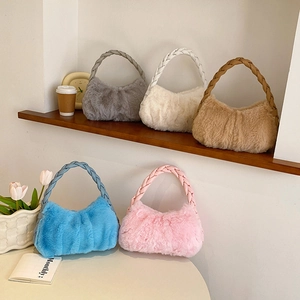 Sac hobo chic en fausse fourrure avec poignée tressée pour la mode automne-hiver
