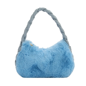 Sac à main chic en fausse fourrure bleu ciel avec anse en PU gris et fermeture pour l'hiver