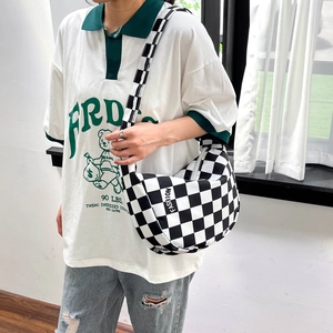 Sac bandoulière en damier noir et blanc de style japonais pour les voyages quotidiens