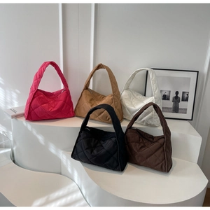 Detailed display of quilted tote bags in five colors featuring classic diamond patterns