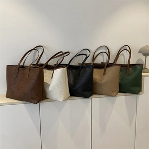 Retro-Webtasche mit großer Kapazität in fünf Farben wie Braun Weiß und Schwarz