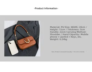 Detailansicht braune PU-Schultertasche mit Krokostruktur und Handy als Größenvergleich