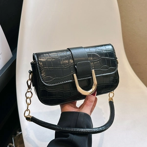 Schwarze Schultertasche mit Krokodilprägung und goldenem U-Verschluss für Damen