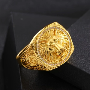 Anello da uomo a testa di leone placcato oro 18K con pavé di zirconi e stile punk
