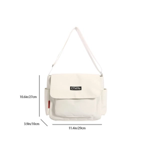 Dimensioni dettagliate della borsa a tracolla in tela bianco sporco con etichetta stile