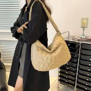 Quilted floral puffer shoulder bag with large capacity in beige cloud tote style