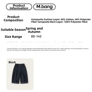 Détail montrant la composition 60% coton et motif coeur sur ce pantalon noir pour enfant