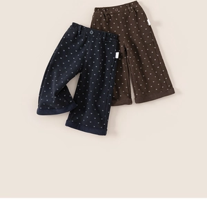 Vue détaillée des pantalons larges fille marine et marron avec taille élastique cœur