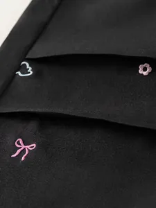 Pantalon cargo noir pour filles avec broderies de papillon et fleurs délicates