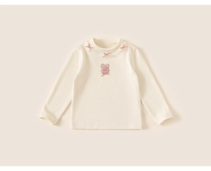 Detail van crème shirt met lange mouwen voor meisjes met roze konijnenborduursel en strikjes