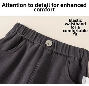 Detailansicht der Kinder-Cargohose mit elastischem Bund und Hasen-Metallknopf