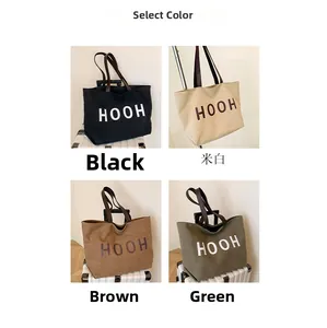Grands sacs cabas en toile en quatre couleurs : noir, crème, marron et vert