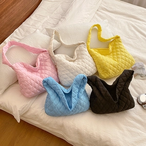 Grand Sac Fourre-tout Matelassé à Losanges pour Femmes Sac à Épaule en Toile Rembourré Décontracté Sac Bandoulière Souple pour Automne Hiver
