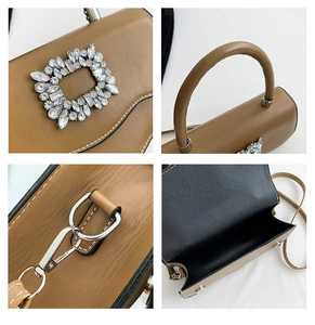 Vue détaillée de la texture du cuir marron et de la boucle en cristal sur le sac à main