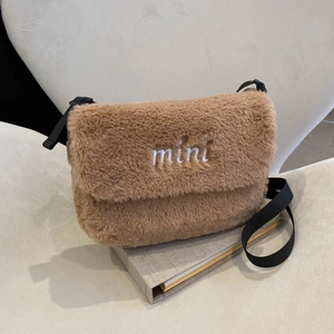 Sac Bandoulière Mode en Peluche pour Femmes Sac à Épaule en Fausse Fourrure Avec Broderie Mini Lettre Rabat Sac Carré Couleur Unie Hiver Sac Décontracté