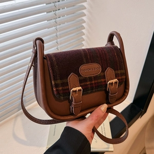 Vintage braune karierte Umhängetasche für Damen mit Lederbesatz und Metallschnallen