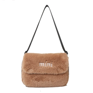 Sac bandoulière en peluche marron avec broderie mini et bandoulière noire d'hiver