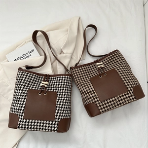 2024 stylish oversized houndstooth tote bags in black and brown leather patchwork design